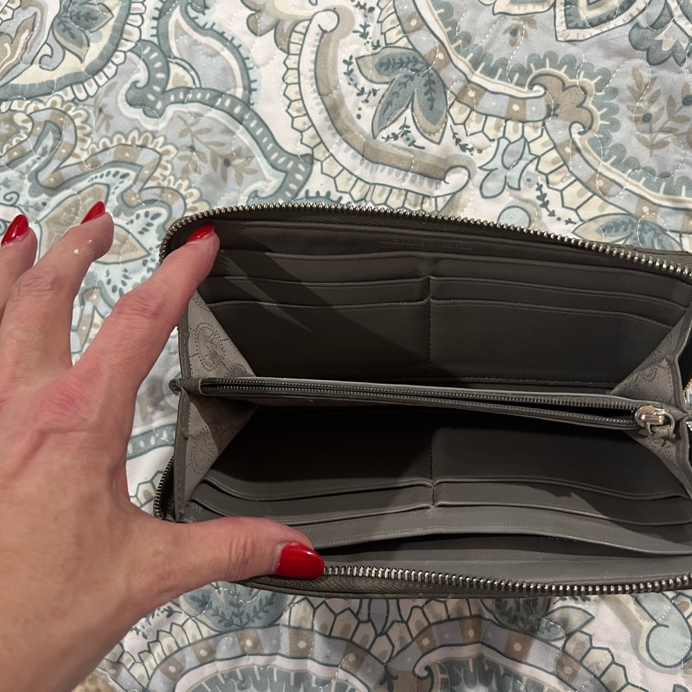 MICHAEL KORS ZIPPERED WALLET